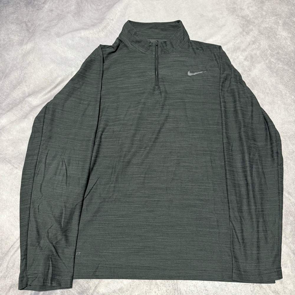 Nike Men's Gray Drifit Quarter-Zip Jacket